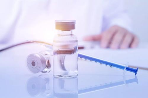 俄 罗 斯 科 研 人 员 研 制 出 5 种 针 对 新 冠 病 毒 的 原 型 疫 苗