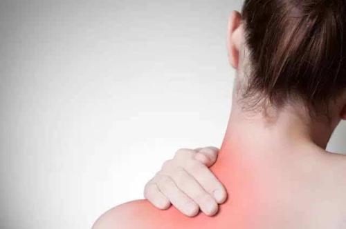 肩膀疼痛不一定是肩周炎，小心是肝癌的症状